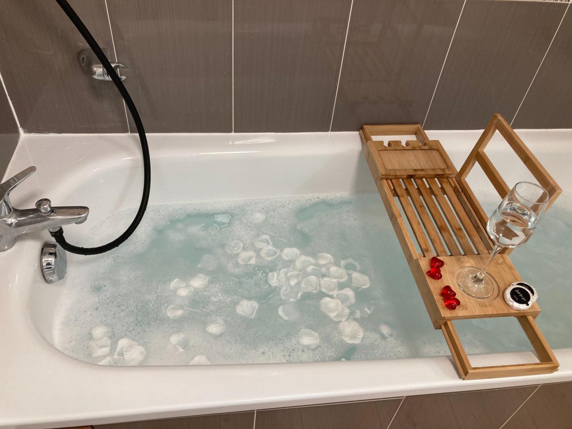 Comfort And Tranquility Near Lyon And Groupama Stadium, 4 Personnes Meyzieu Eksteriør bilde