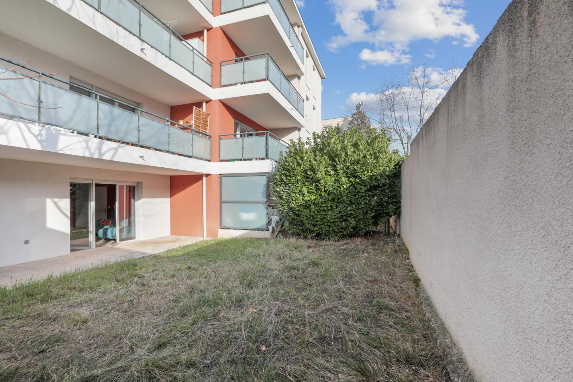Comfort And Tranquility Near Lyon And Groupama Stadium, 4 Personnes Meyzieu Eksteriør bilde